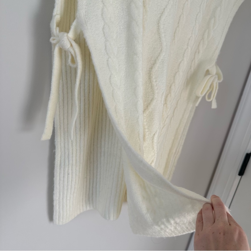 Steve Madden Cream Cable Knit Sleeveless Sweater Vest Layer Warm Cozy Top Medium - Picture 7 of 12